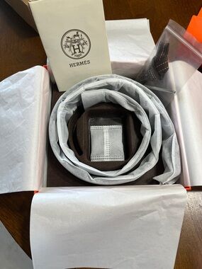 NIB Hermes Dark BrownBlack Reversible Men's Leather Belt with Gold H Buckle